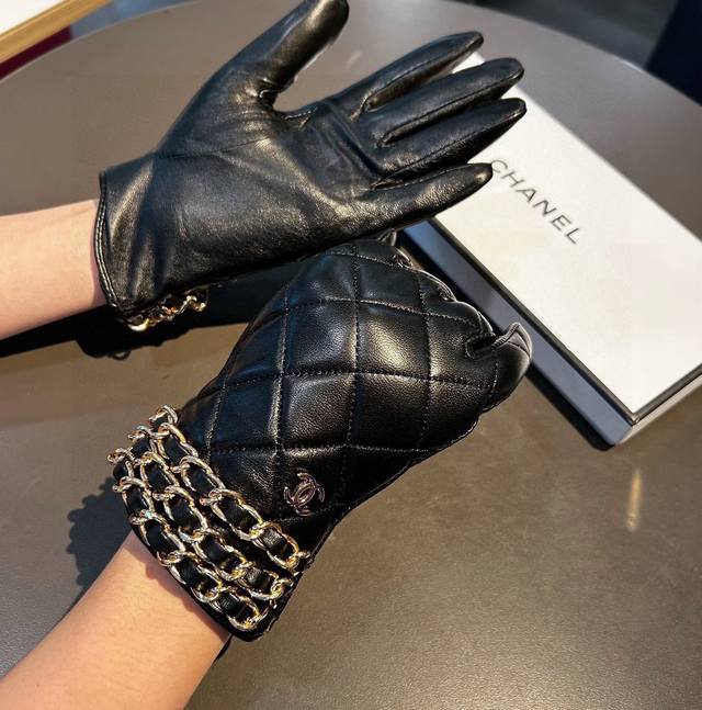 Chanel 2025 Double C Chain Autumn/Winter Motorcycle Gloves - Beautiful and worth