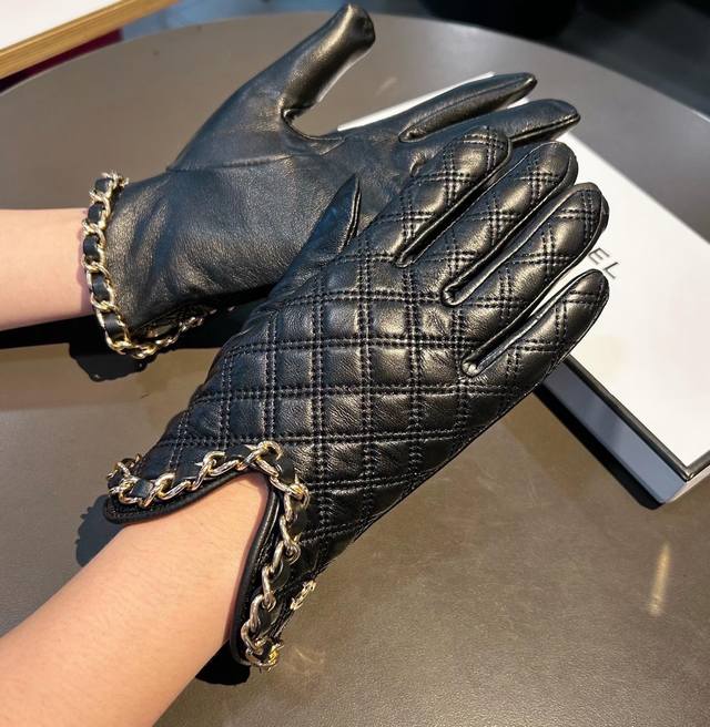 Chanel 2025 Double C Chain Autumn/Winter Motorcycle Gloves - Beautiful and worth