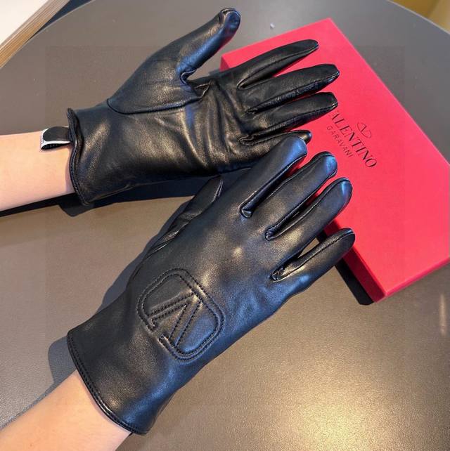 2025 New Exclusive First Release Valentino Long Touchscreen Women's Gloves Origi