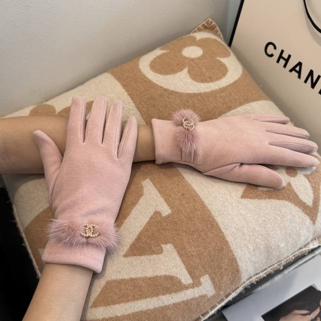 2025 New Chanel Wool Gloves, stylish gloves, warm and fleece-lined for autumn an