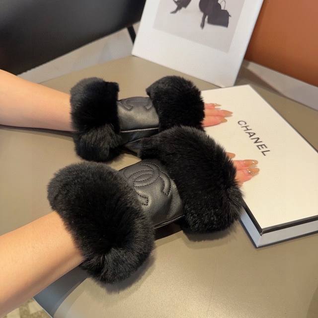 Chanel Fall/Winter Short Slippery Rabbit Fur Gloves - Worth comparing with simil