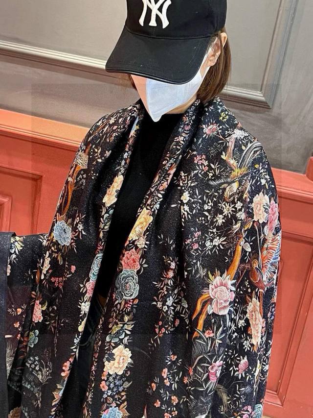 Dior boutique style with gold and silver threads