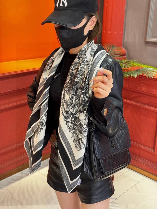 New Arrival 2025 Early Spring New Style Rouge Hand-painted Square Scarf Size: 11