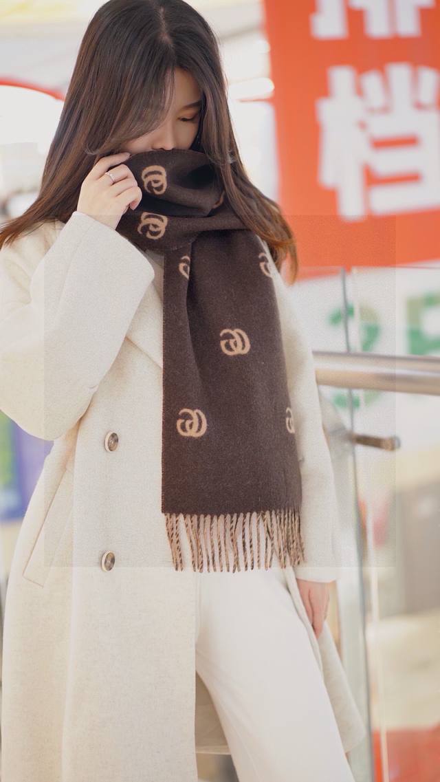 Never seen this before, right? Very few people have seen this scarf in stores. W