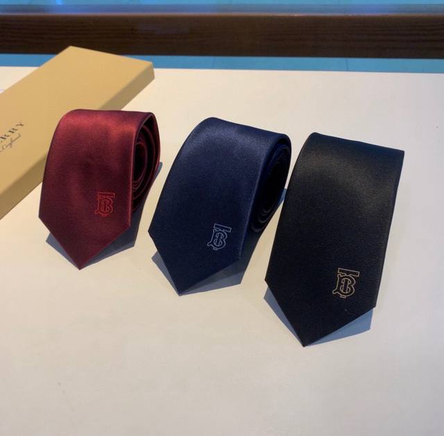 Burberry ties are now available, just like in boutiques! A rare and exquisite ch
