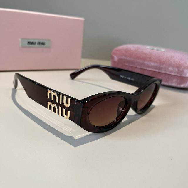 Miumiu cat-eye sunglasses, recommended by many online influencers and bloggers.