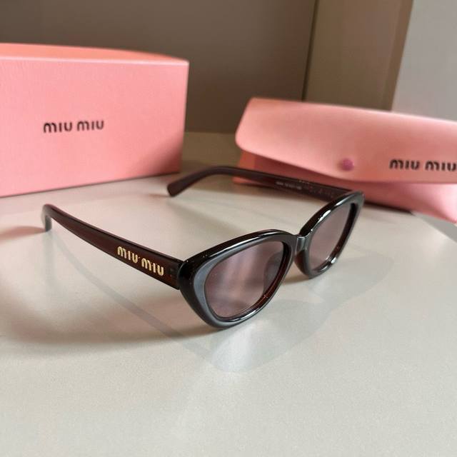 Miumiu new cat-eye sunglasses - a must-have for outings, many celebrities wear t