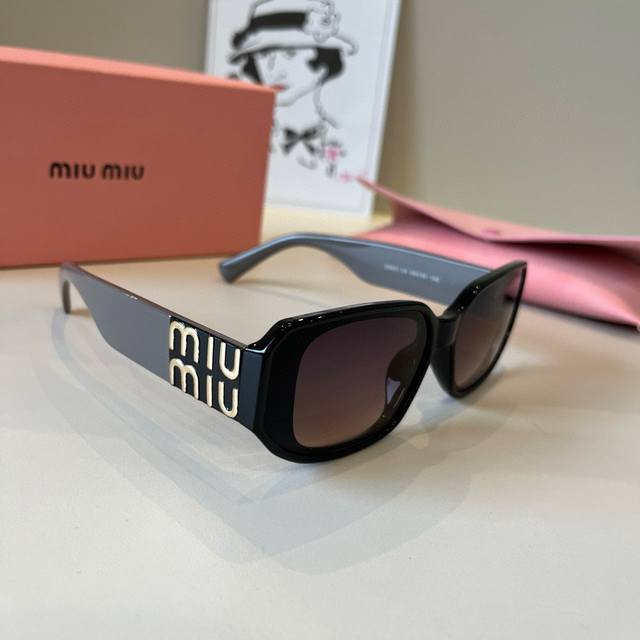 Miumiu sunglasses, recommended by many online influencers and bloggers.