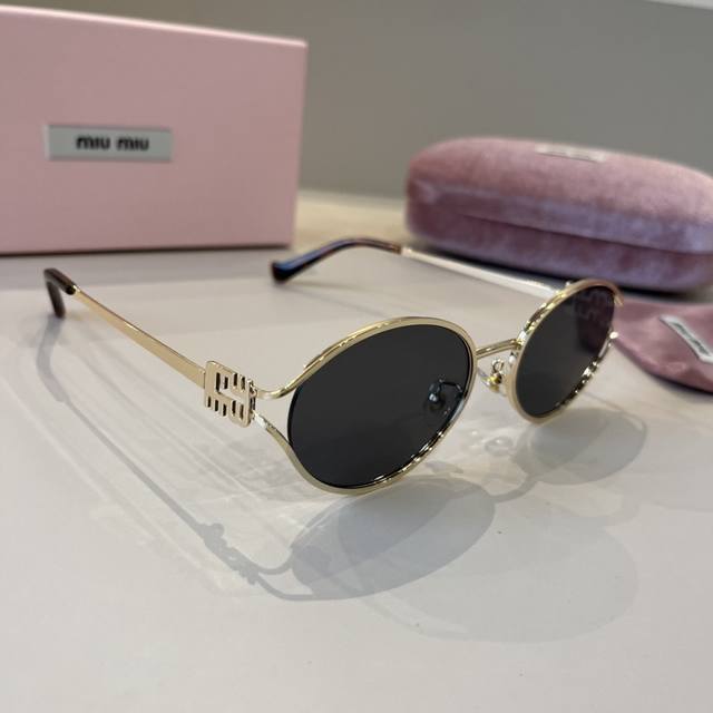 A super cool and exquisite pair of Miumiu metal-framed sunglasses. Wearing them