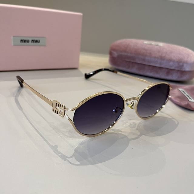 A super cool and exquisite pair of Miumiu small-framed sunglasses. Wearing them