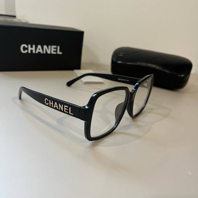 Chanel's new sunglasses, optical lenses, a favorite of many fashion icons.