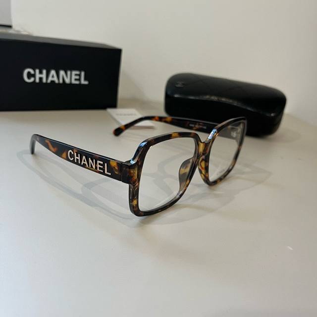 New Chanel sunglasses, optical lenses favored by numerous fashion icons.