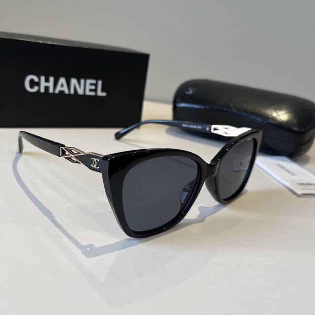 Chanel sunglasses, the same style worn by many celebrities, new Chanel oversized
