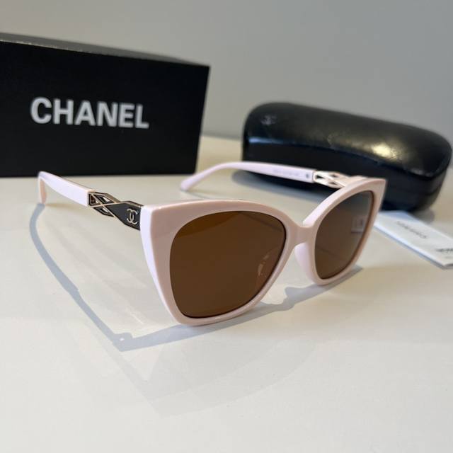 Chanel sunglasses, the same style worn by many celebrities, new Chanel oversized
