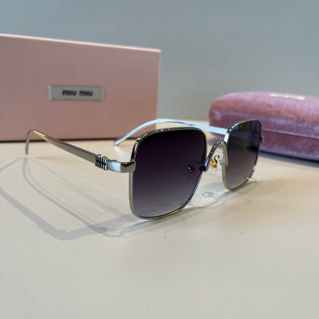 A new Miu Miu color for girls is here! Sunglasses you'll want to wear on your fa