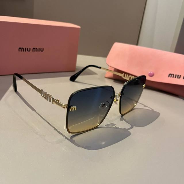 A new color for Miu Miu girls is here! Sunglasses you'll want to wear on your fa