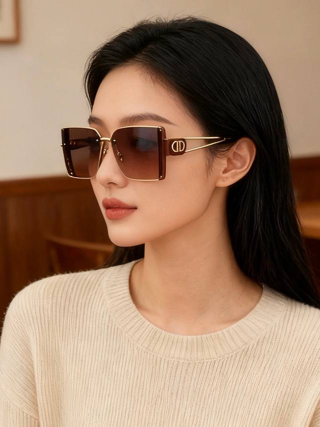 Dior 2025 Spring New Trendy Square Frame Sunglasses, High Quality, Comfortable t