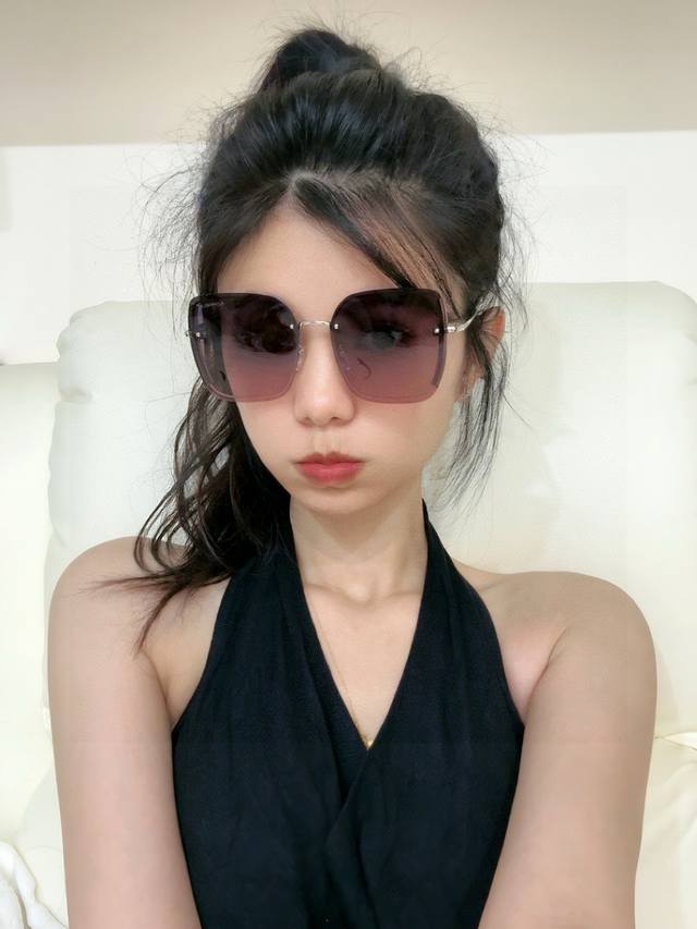 Polarized series Chanel's classic frameless design, flattering all face shapes,