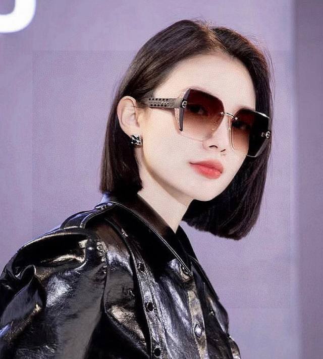 Dior 2025 Spring New Trendy Fashion Square Frame Sunglasses, High Quality, Comfo