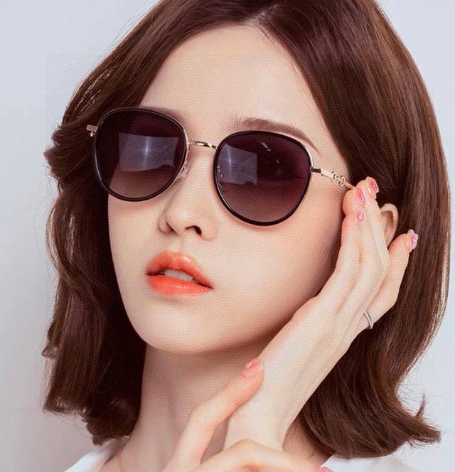 Gucci's new round-frame sunglasses are elegant while visually slimming the face,