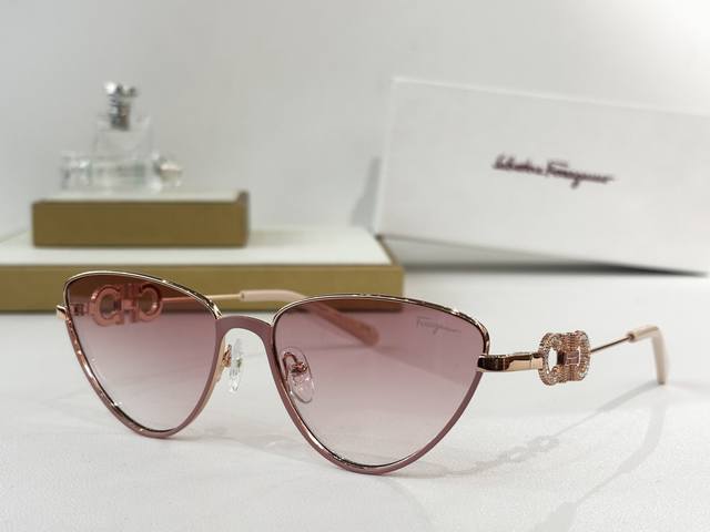 Ferragamo Model: Sf1680L Size: 58 ports 16-145 Ddd