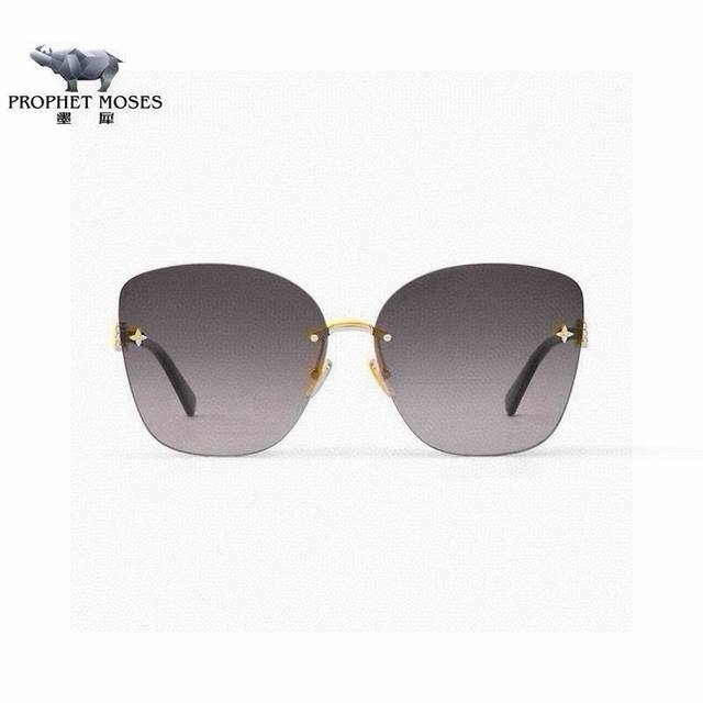 Louis Vuitto *Model: Z2459U Size: 61cm x 18-145cm Ddd