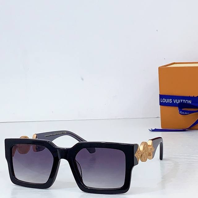 Louis Vuitto*Model: Z2029Size: 55 ports 22-135 Ddd