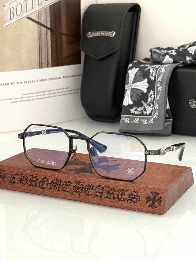 A meticulously crafted, handmade titanium frame (Chrome Heart) Ddd. Every detail