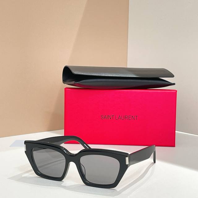 Saint Lauren*Model: Sl 826Size: 55 mouth 18-145 Ddd