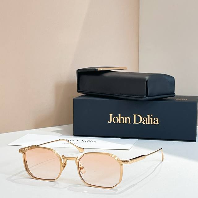 John Daila model: Samuel size: 47 (22-145cm) includes box. Ddd