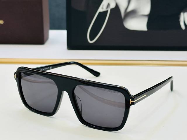 Tom Ford Model: Ft1176 Size: 56 (15-145) Fashionable and trendy sunglasses.