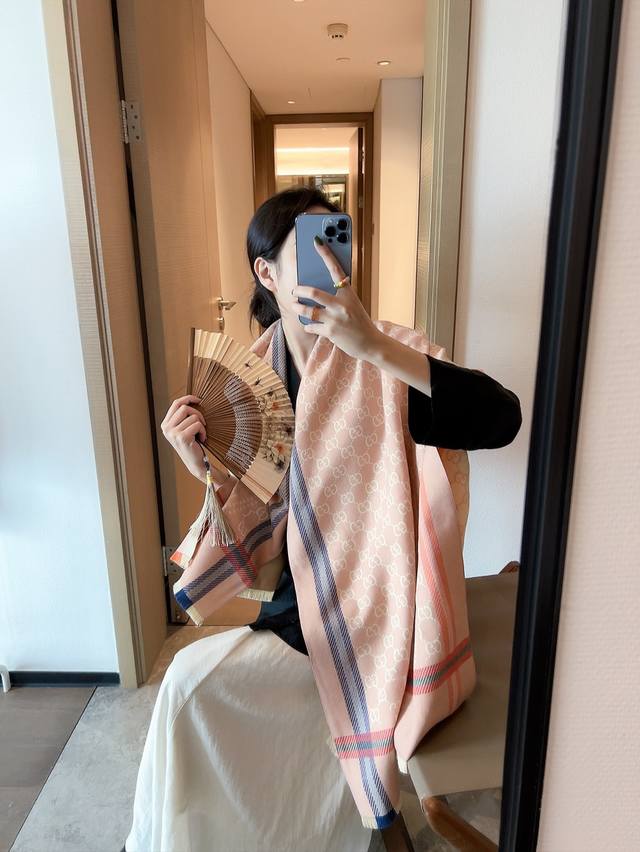 This is a GG jacquard pattern bag in boutique size and color. It's reversible, o