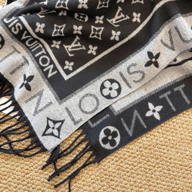 New Arrival! 2025 Autumn/Winter Unisex Scarf, same style as in department stores