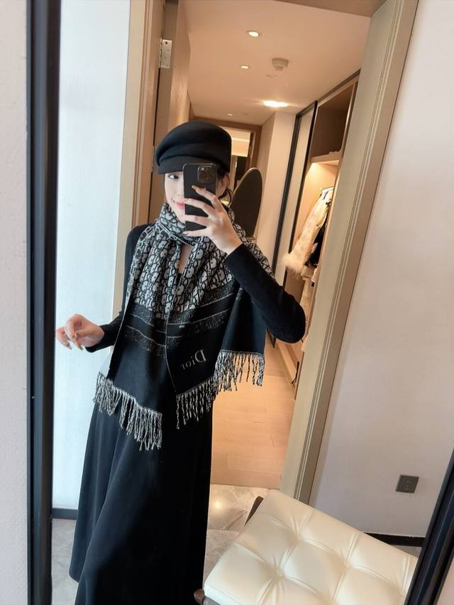 Dior 100% Cashmere Scarf! Stunning color scheme, hot-selling style, latest bouti