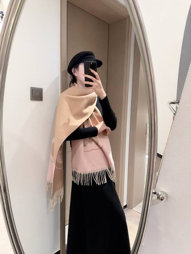 Classic accessories are revitalized through the interpretation of iconic Gucci p