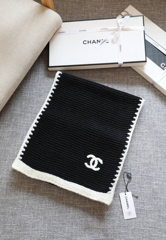 Chanel's newest lace-trimmed knitted long scarf is absolutely gorgeous! [crying