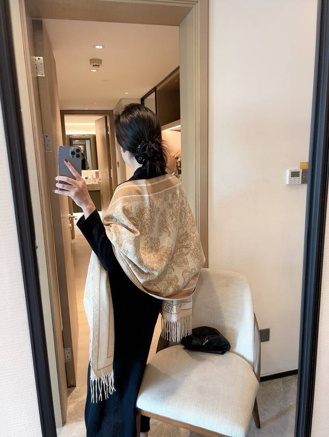 VIP recommendation: Act fast! High-end, absolutely gorgeous, a woman's dream, ex