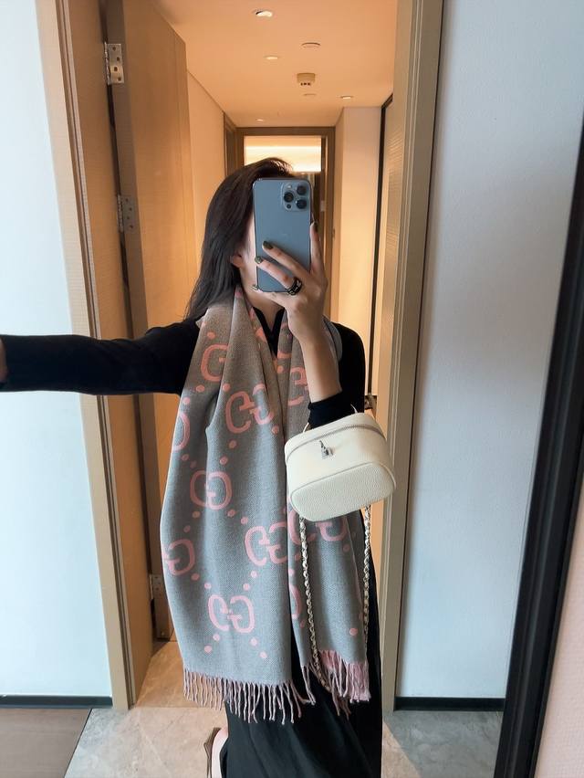 The latest style is so popular that Gucci boutiques worldwide are sold out!! Our