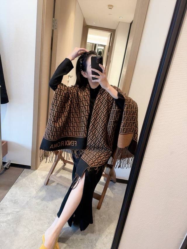 Product Name: Roman Combination Cape; Size: 140*140; Color: White. A wool and ca