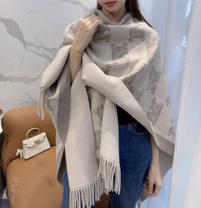 Max Premium Recommendation, Same as in Department Stores! Large M Logo Lambswool