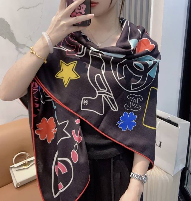 Chanel 140*140 New Silk Velvet Scarf Chanel, gentle and serene, the logo exudes