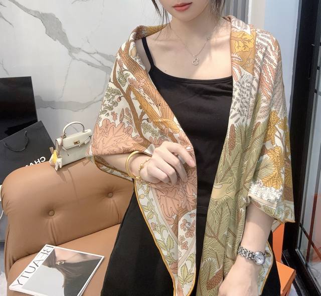 Hermes 2025 Fall/Winter Preview: Reversible Tonal Cashmere and Wool Circus Scarf