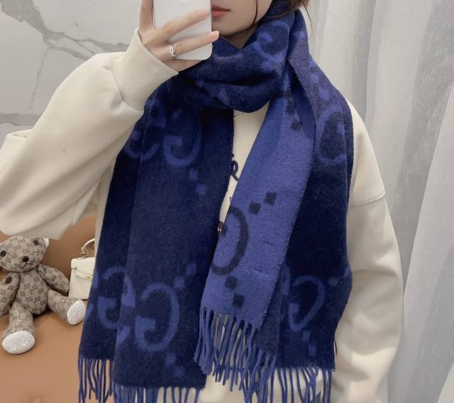 Item from authorized dealers: Gucci New Large G Reversible Cashmere Scarf (Ddd)