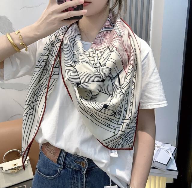 Hermes' new online hot-selling color arrives daily. Two horses weaving a love st