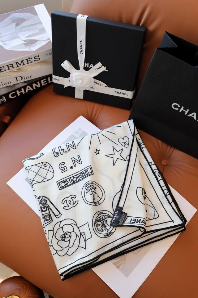 Chanel.24 Gentle and serene, the bag logo exudes elegance! The soft and smooth f