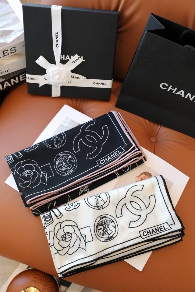 Chanel.24 Gentle and serene, the bag logo exudes elegance! The soft and smooth f