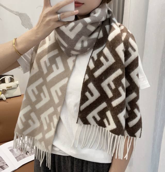 Fendi monogram gradient double-sided cashmere scarf, soft and delicate double-si