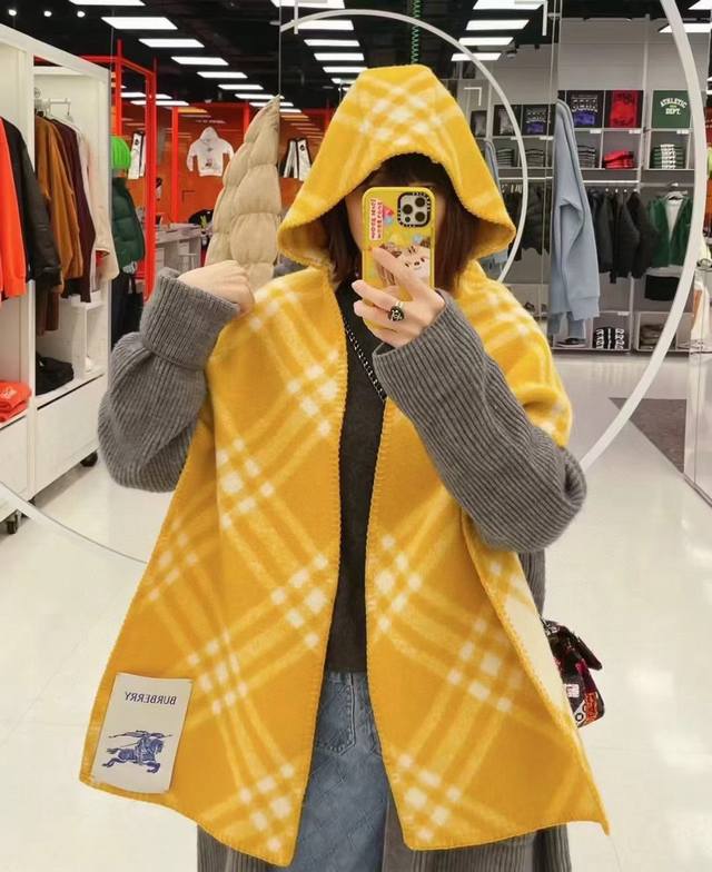 Burberry. High-quality yellow hat, no safety pin, best-selling scarf, the last b