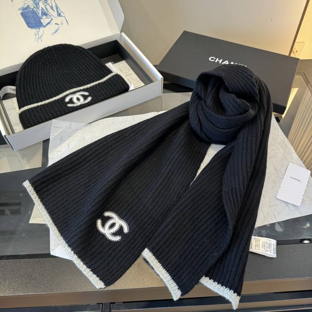 Chanel classic scarf and hat set, 100% cashmere, warm and cozy, super comfortabl