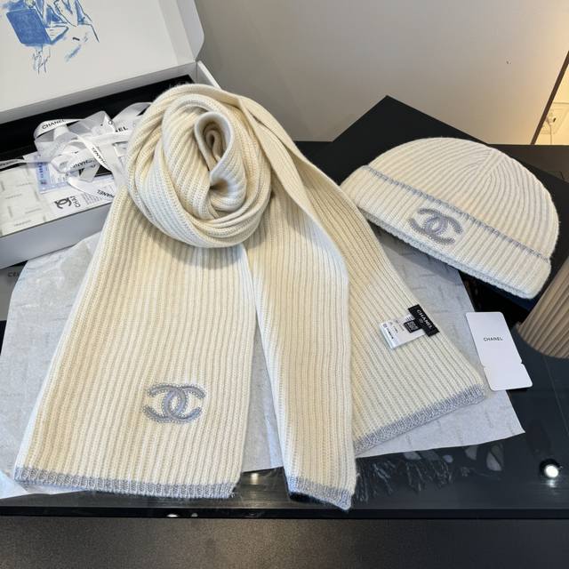 Chanel classic scarf and hat set, 100% cashmere, warm and cozy, super comfortabl